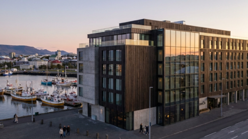 レイキャビク旧港近くに建つThe Reykjavik EDITIONの外観
