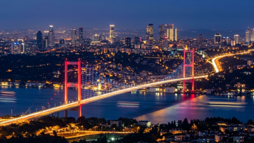 トルコ・ボスポラス海峡の橋と夜景が輝く美しい絶景風景