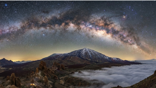 テイデ山と満天の星空の幻想的な絶景