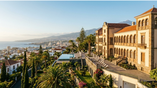 テネリフェ島の歴史的ラグジュアリーホテル「Gran Hotel Taoro」の外観。丘の上に建ち、街と海の景色を望むクラシックで上品な滞在イメージ。
