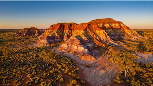 色彩豊かな岩が並ぶレインボー・バレー