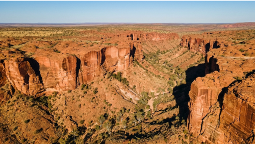 巨大な断崖が続くキングスキャニオン