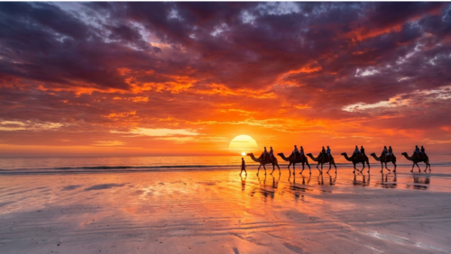 ケーブルビーチの夕日と白い砂浜
