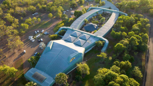 オーストラリアのカカドゥ国立公園にある、上空から見たワニの形をした「メルキュール・ガガジュー・クロコダイル・ホテル」の全景。