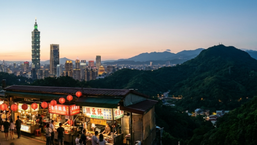 台湾の街並みと台北101、夜市の灯り、近くに広がる自然を一枚に収めた風景。初めての台湾旅行でも安心して楽しめる魅力が伝わる