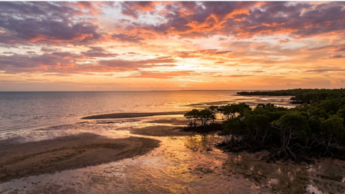 ケープヨーク西海岸ウィーパの干潟に映るサンセット