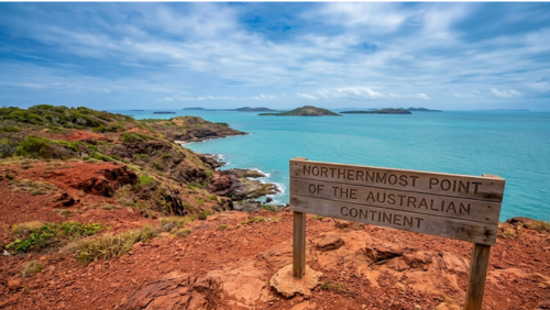オーストラリア本土最北端パジャイン岬の看板と海の景色