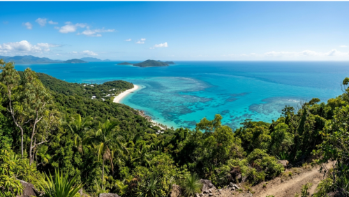 展望台から見下ろすフィッツロイ島とエメラルドの海のパノラマ絶景